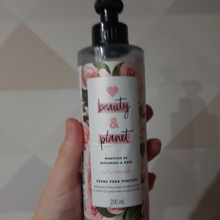 photo of Love Beauty and Planet Creme De Pentear shared by @catt23 on  05 Dec 2022 - review