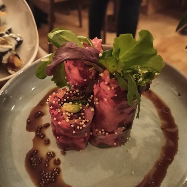 Foto del piatto “rouleau de printemps maki moulin rouge”