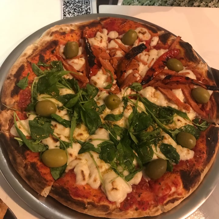 photo of Coma, Veggie Pizza De Jamón Y Morrones Con Mozzarella De Almendras shared by @juanalopez on  26 Feb 2022 - review