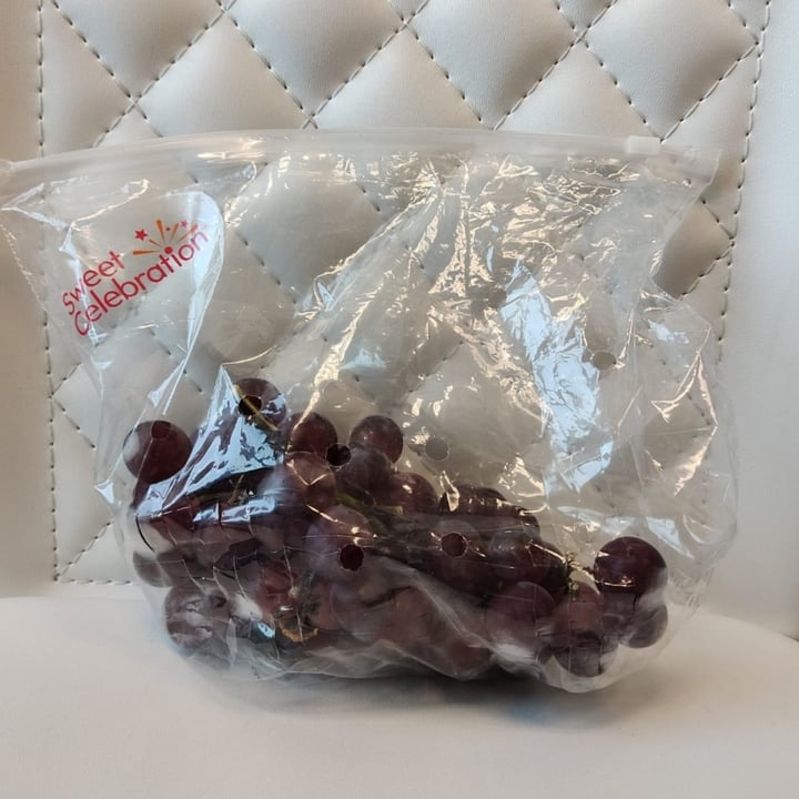 review photo of Sweet celebration Grapes shared by @meganyeap on 04 Apr 2022 - review