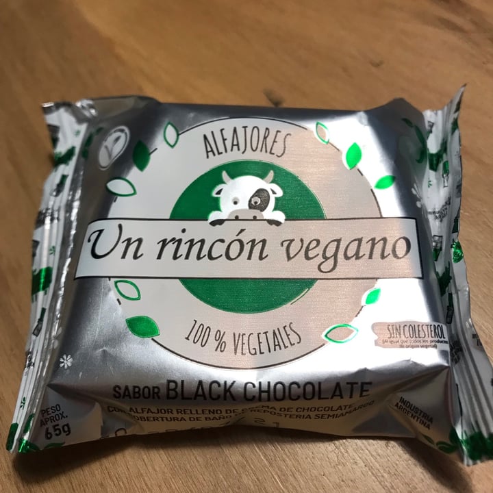 photo of Un Rincón Vegano Alfajor Black Chocolate shared by @ailinvasicek on  12 Jun 2021 - review