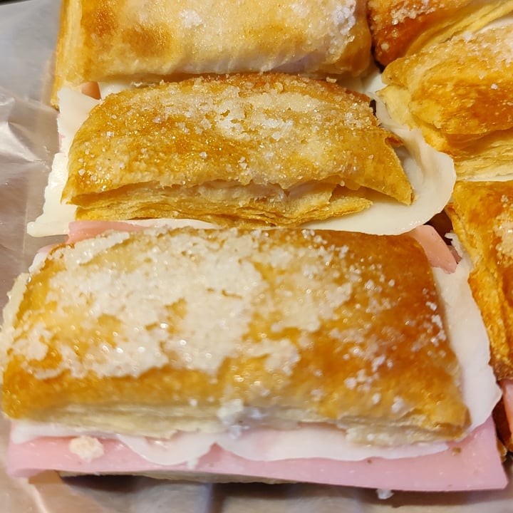 photo of Mooki Pastelería Vegana Fosforito de jamon y queso shared by @llatin on  24 Mar 2022 - review