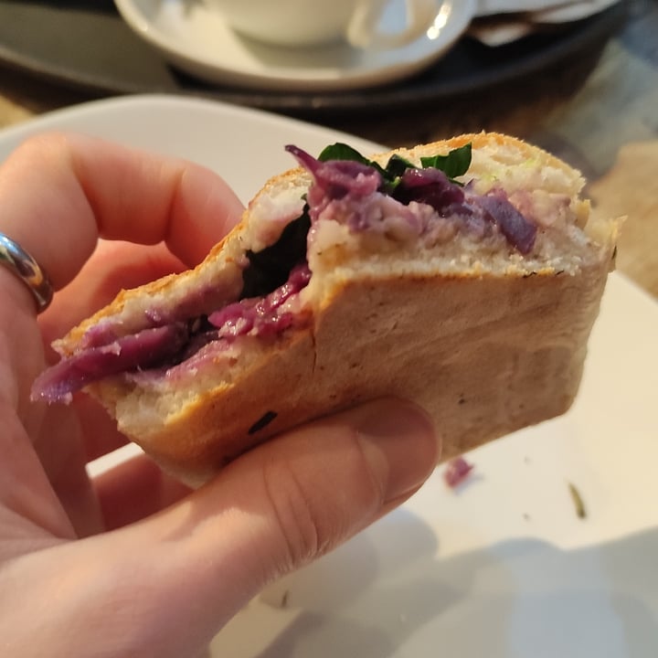 photo of Caffè Nero Vegan Festive Feast Panini shared by @c1ngl on  23 Dec 2022 - review