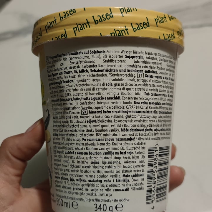 photo of Vemondo  vegan ice cream vanilla shared by @noema96 on  07 Aug 2022 - review