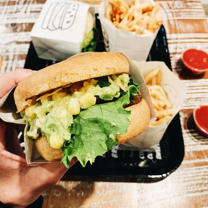 photo of Beatnic - Back Bay The Guac Burger shared by @bshade on  10 Apr 2019 - review