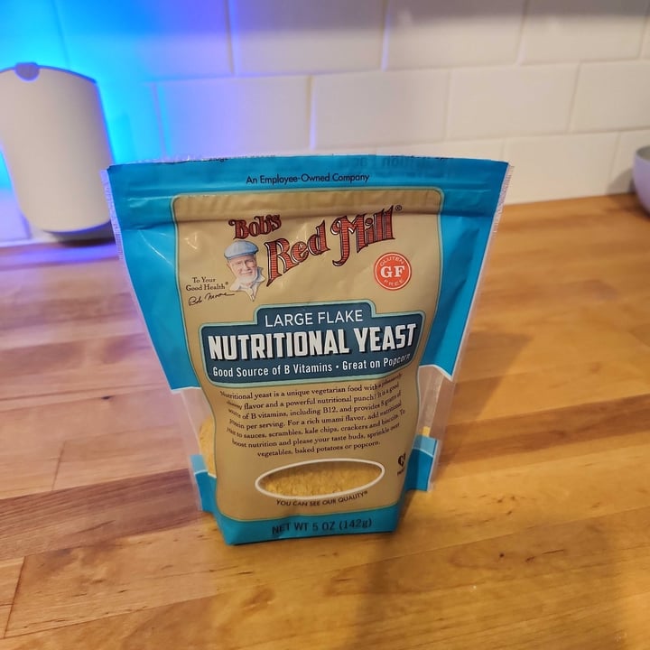 photo of Bob's Red Mill Large Flake Nutritional Yeast shared by @adamcoleman on  15 Oct 2022 - review