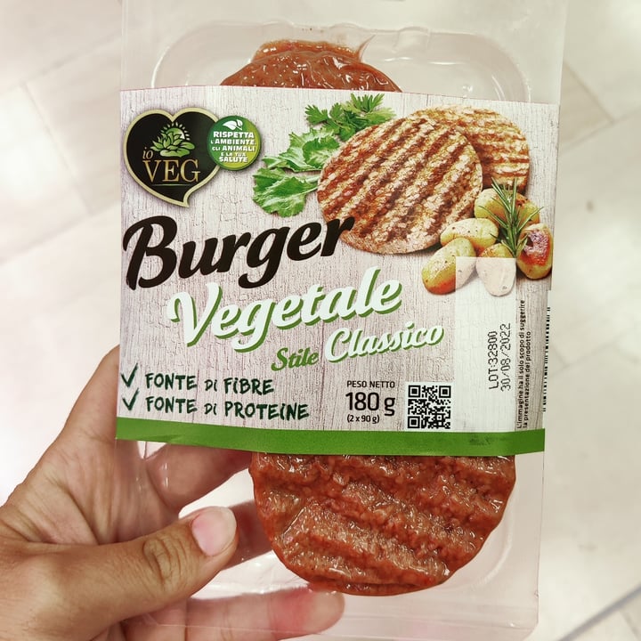 review photo of ioVEG burger vegetale Stile Classico shared by @vegverdiana on 22 Aug 2022 - review