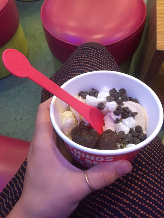 菜肴“Cookie Dough Craving Frozen Yogurt”的照片