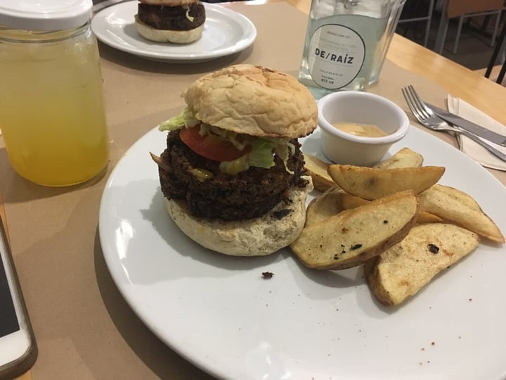 photo of De Raíz Cocina Café Hamburguesa De/Raíz Doble “Carne” shared by @nikotok on  29 Jul 2019 - review