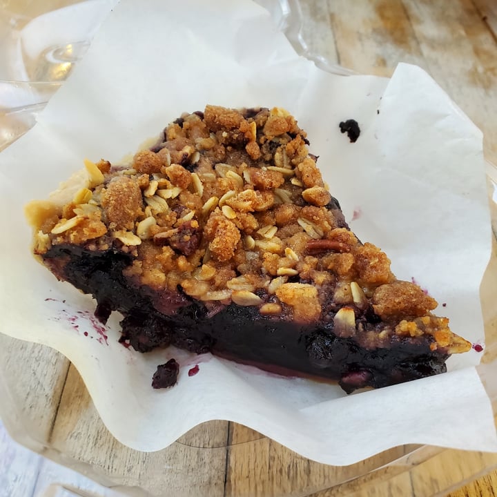 review photo of The Pie Hole Blueberry Pecan Crumble shared by @lehnehsu on 21 Aug 2021 - review