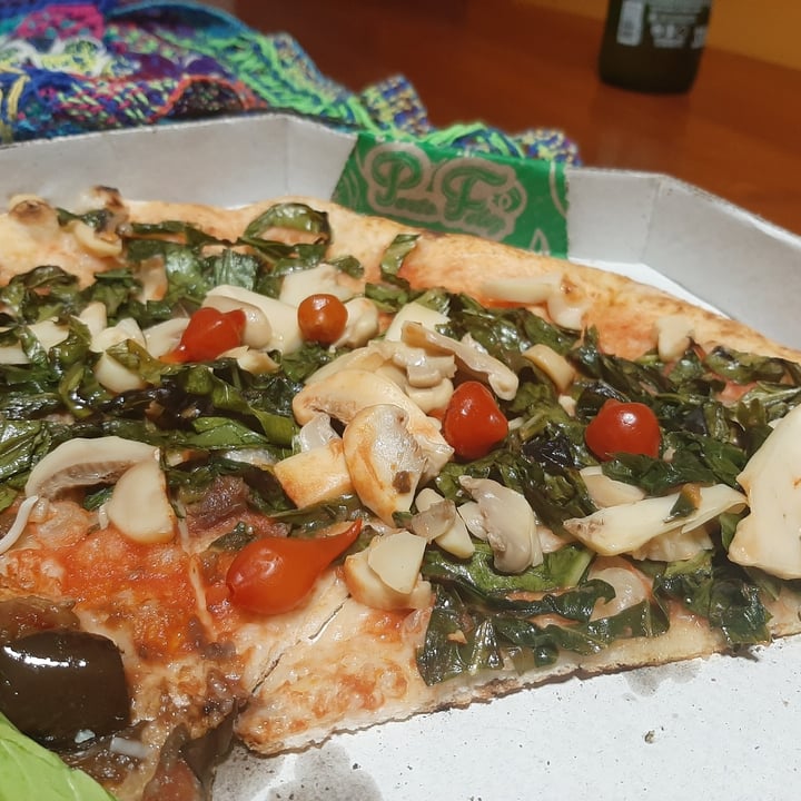 review photo of Pizzeria Vesuvio Pizza Vegana de Couve e Cogumelo shared by @veganactivism on 22 Jun 2021 - review