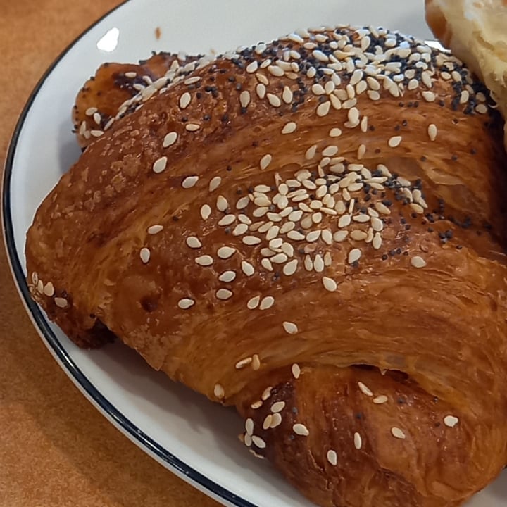 photo of Zenzero e Cannella Pescate Croissant Vegan Con Albicocca shared by @martinamaria7 on  03 Jul 2022 - review