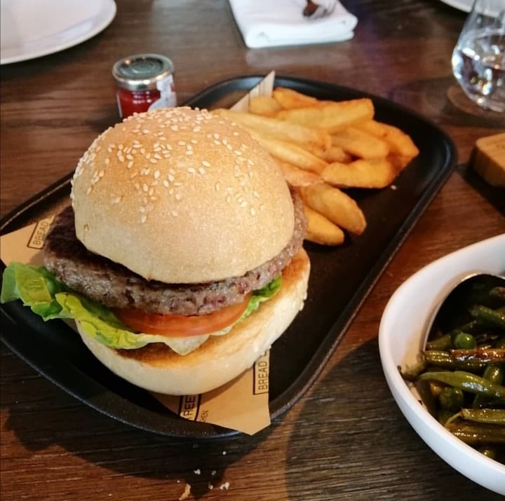 review photo of Bread Street Kitchen Singapore Impossible burger shared by @teresa77 on 17 Sep 2019 - review