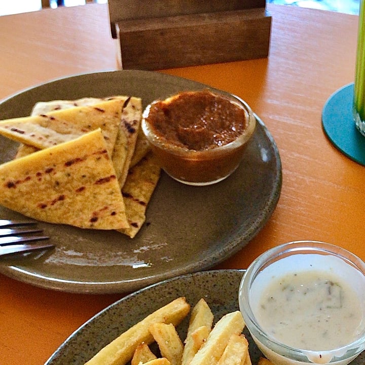 review photo of The Roots Salad Bar chia naan shared by @auralins on 22 Feb 2020 - review