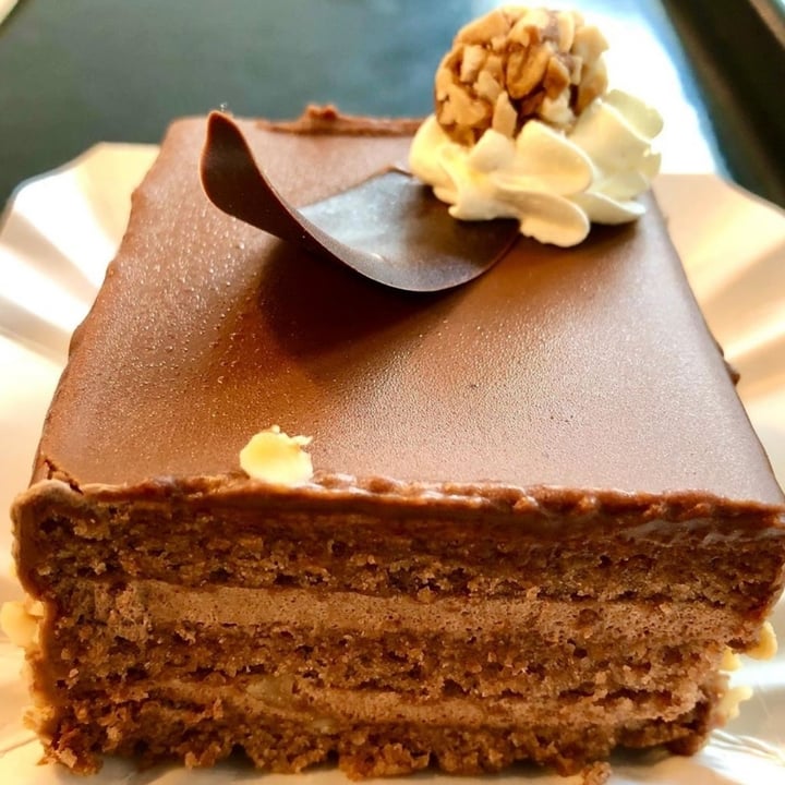 photo of Swing Kitchen - Schottenfeldgasse Hazelnut and chocolate cake shared by @learamirez on  29 Aug 2020 - review