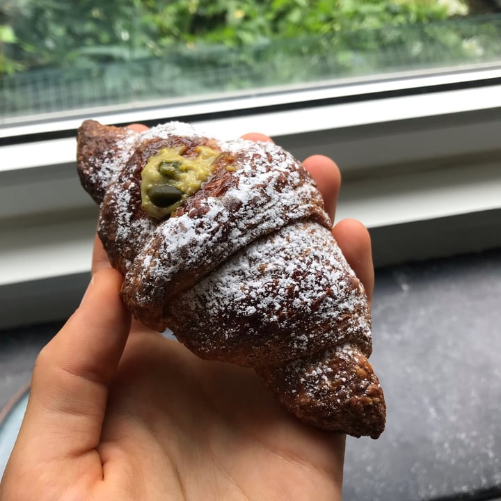 photo of Life's a Peach Pistachio croissant shared by @david- on  11 Sep 2021 - review