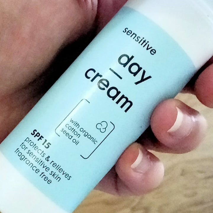 photo of Hema Sensitive Day cream shared by @cyckel on  27 Sep 2022 - review