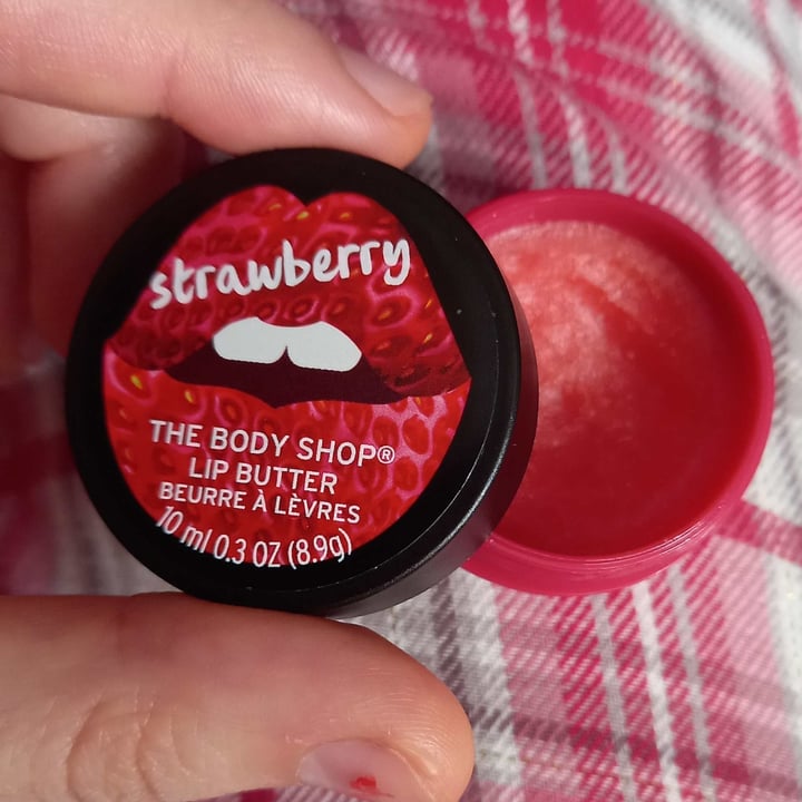 review photo of The Body Shop Strawberry Lip Butter shared by @romanitadeapie on 14 May 2022 - review