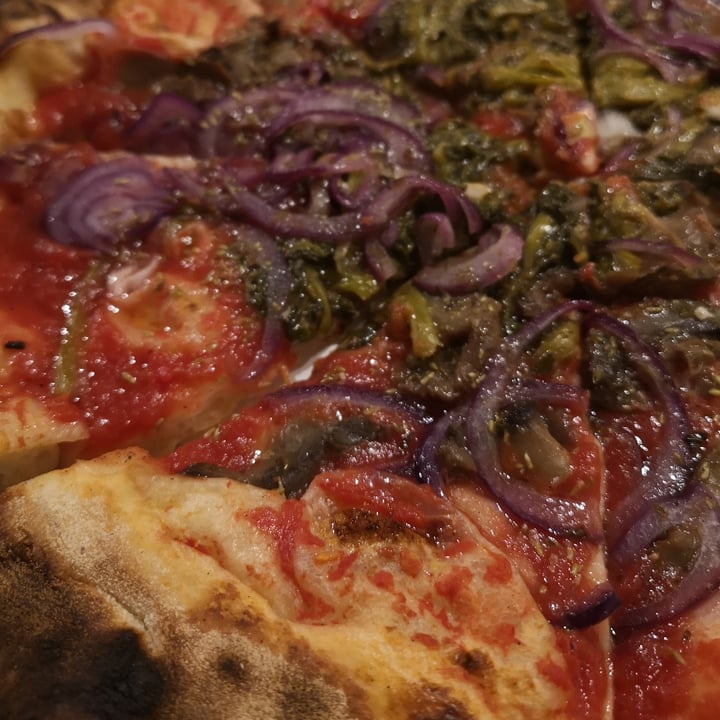 photo of La Bottega della pizza Pizza Marinara Con Cime Di Rapa, Funghi Porcini E Cipolle shared by @riako on  03 May 2022 - review