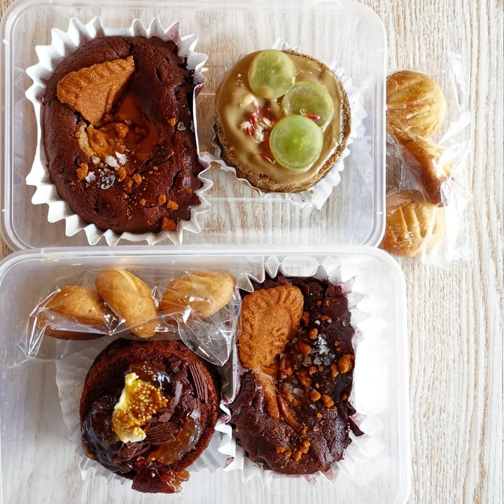 review photo of WellSmoocht chocolate cake with fig jam shared by @plantiful on 20 Nov 2022 - review