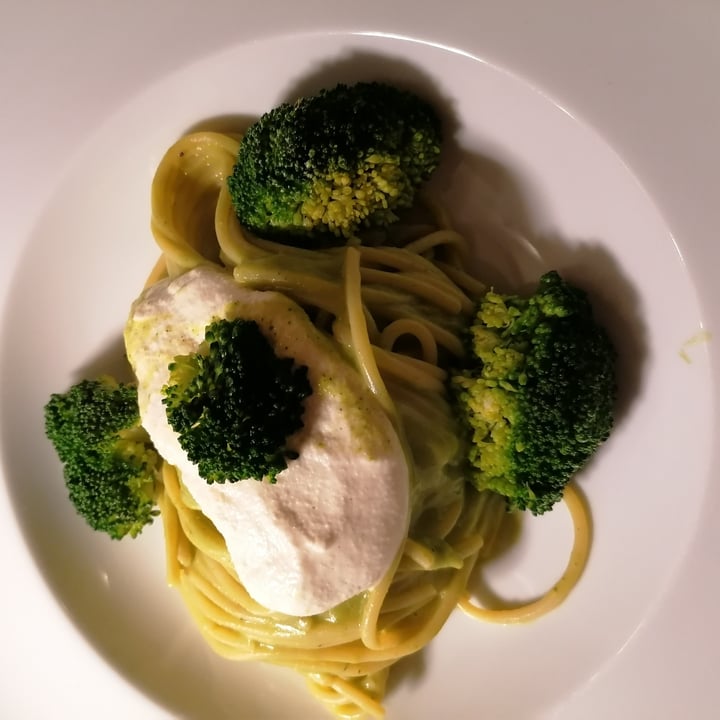 photo of Osteria Moderna Spaghetti con broccoli e crema di mandorle shared by @susy49 on  08 Jan 2022 - review