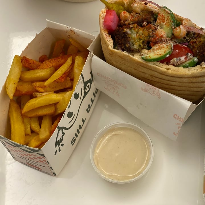 review photo of Chickpea Falafs Pocket shared by @vegangu on 19 Nov 2022 - review