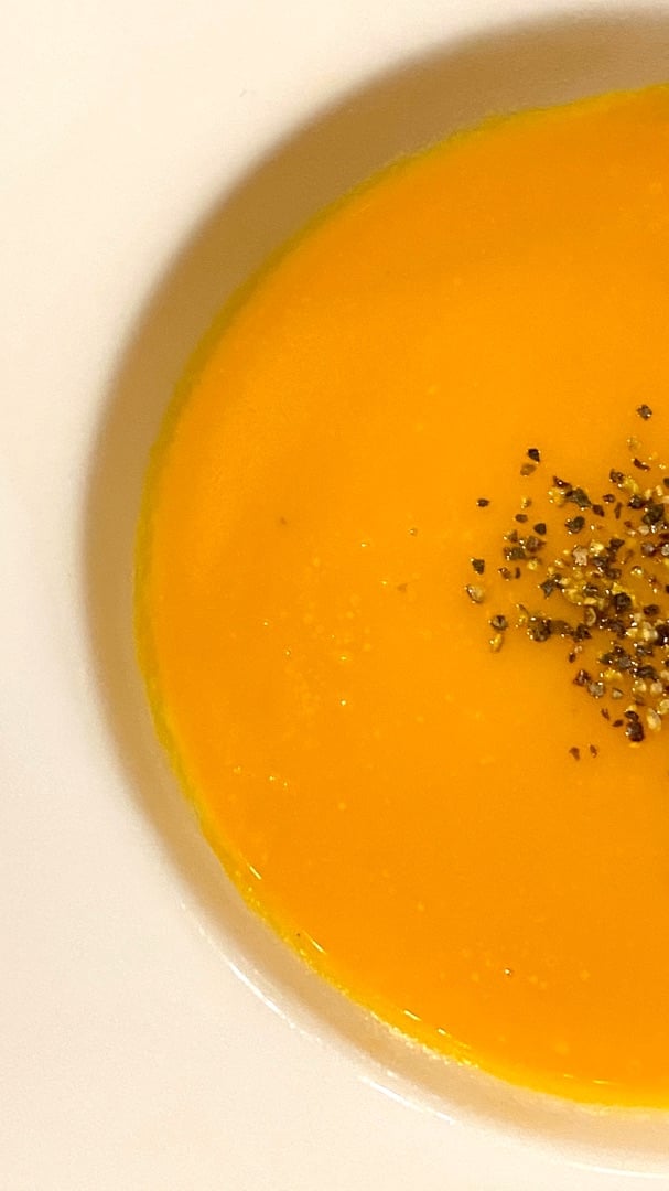 review photo of Bluesomeone's Vegan Cafe 瑪登布魯 Carrot Soup shared by @vegantow on 15 Dec 2019 - review