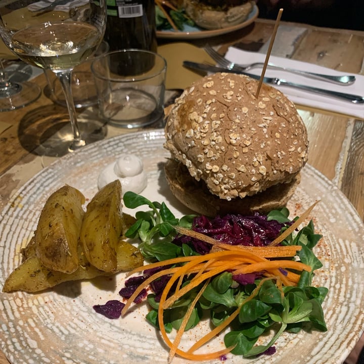 photo of L'Orto già Salsamentario - Vegan & raw food Beyond burger shared by @adele91m on  10 Mar 2022 - review