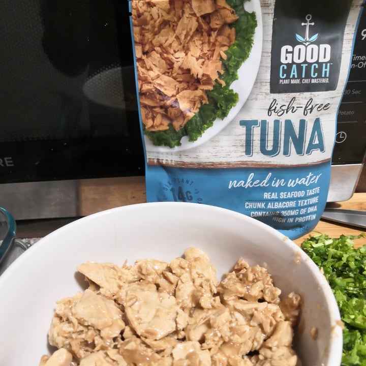 review photo of Good Catch Fish-free Tuna Naked in Water shared by @melayala1 on 07 Nov 2020 - review