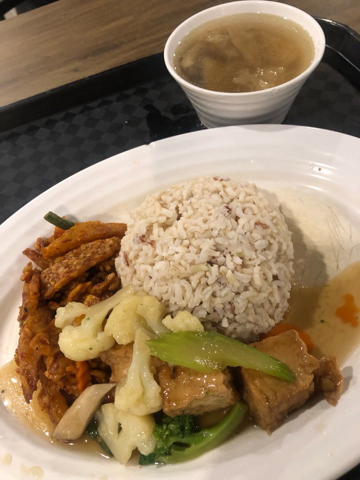 review photo of Vegetarian Stall (Food Junction @ Mid Valley Megamall) Mixed rice with soup shared by @joanchong on 25 Sep 2019 - review