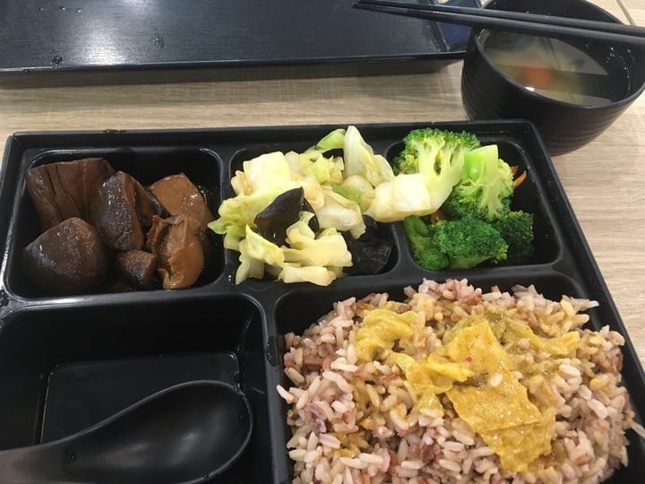 photo of Greendot Vegetarian Bugis Junction 2 main + 1 green bento shared by @nomadicjen on  23 Mar 2020 - review