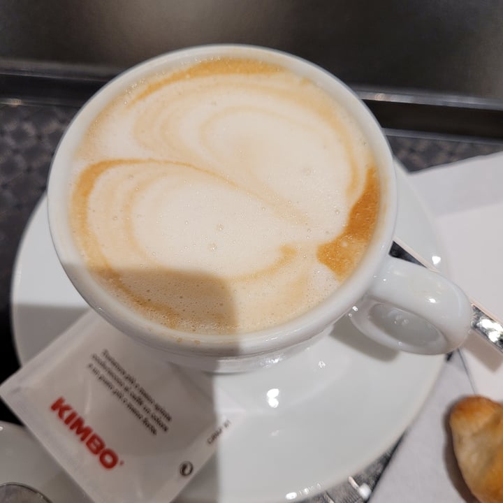 photo of Autogrill Spa Cappuccino Soia shared by @a1ex on  22 Aug 2022 - review