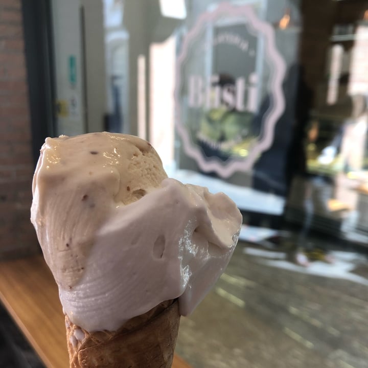 photo of Büsti gelateria Busto Arsizio Gelato mandorla e cocco shared by @sisianval on  16 Apr 2022 - review