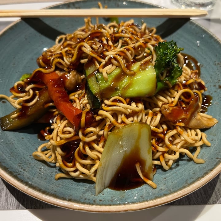 photo of Udon Veggie Yakisoba shared by @ale88 on  05 Sep 2022 - review