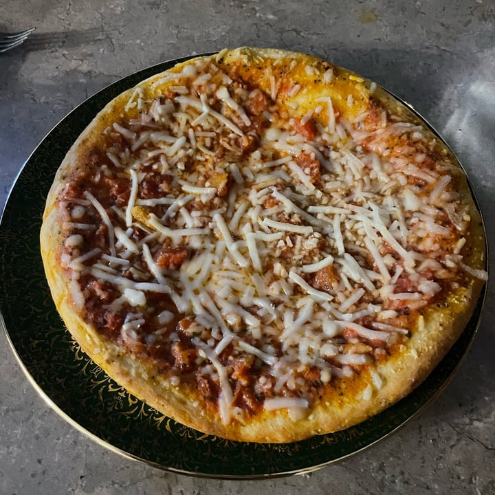 photo of Amy’s Amy’s Vegan Margherita Pizza shared by @thevagrantvegan on  15 Jul 2022 - review