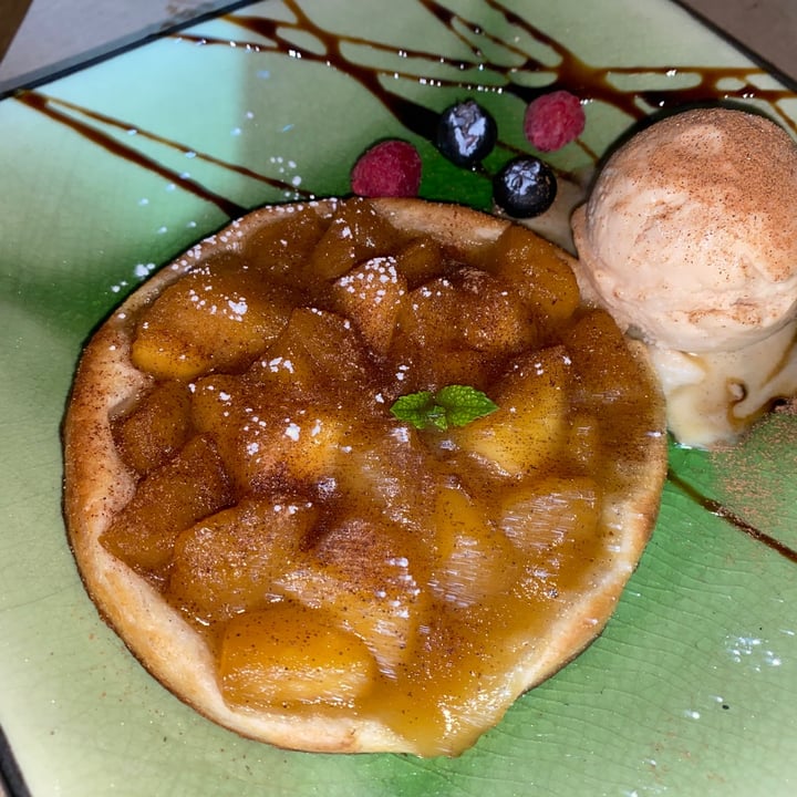 photo of Hakuna Matata Veggie Hojaldre de manzana con helado shared by @irenevegan on  24 Sep 2020 - review