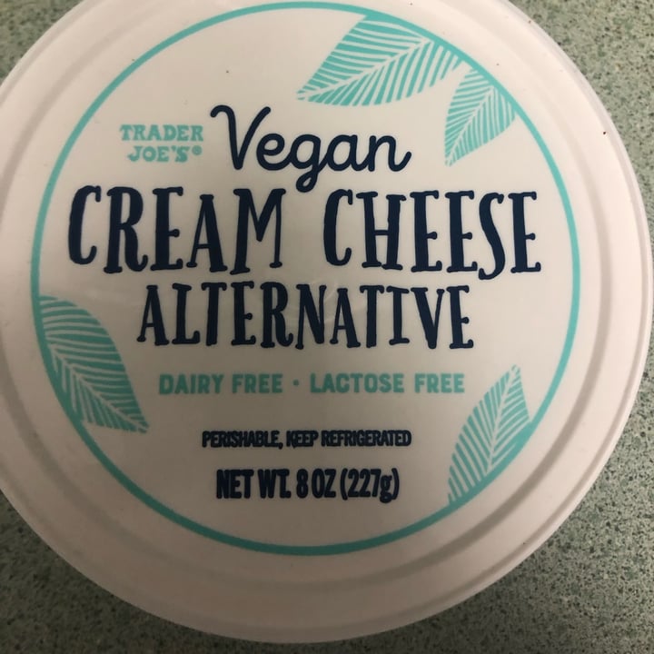 photo of Trader Joe's Vegan Cream Cheese Alternative shared by @bailey1128 on  23 Mar 2022 - review