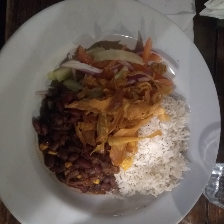 photo of Sabia que venias y prepare un pastel Chilli vegano, arroz y pico de gallo shared by @laumar85 on  10 Aug 2022 - review