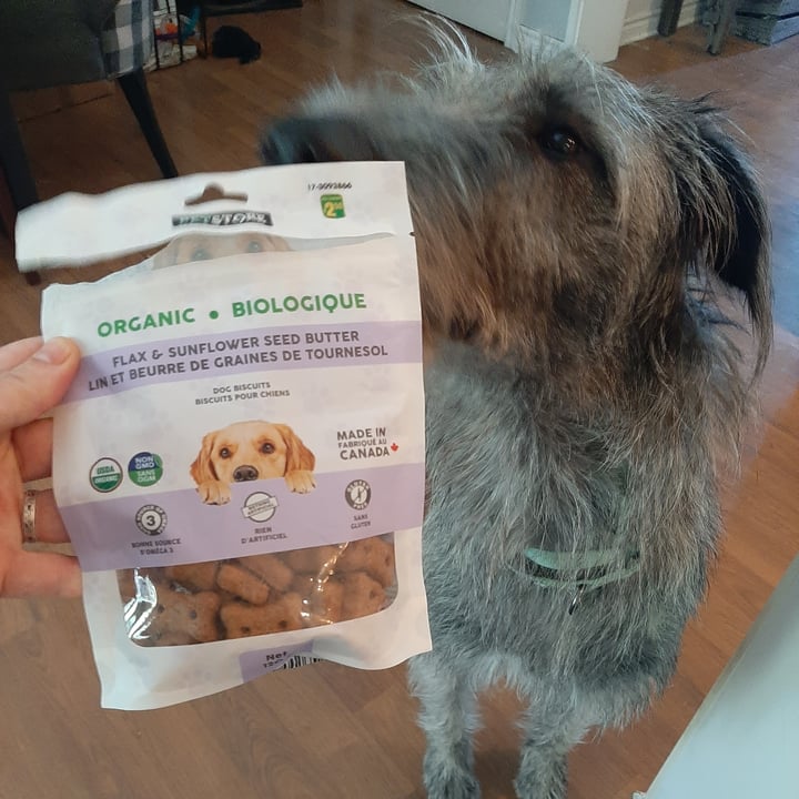 review photo of PetStore Organic Flax & Sunflower Seed Butter Dog Biscuits shared by @fitzroyandfae on 27 Jul 2021 - review