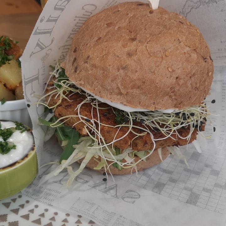 photo of Brunette burger Bean Burger shared by @sylva-j on  01 Nov 2022 - review