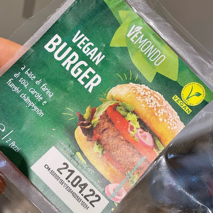 review photo of Vemondo Vegan Burger a base di farina di soia, carote e funghi champignon shared by @chiarapalarini on 18 Apr 2022 - review