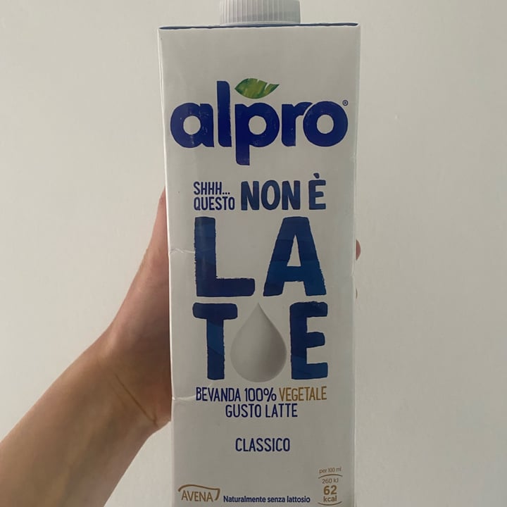 review photo of Alpro This is Not Milk Classic Questo Non è Late Classico shared by @sarabrusoni on 25 Apr 2022 - review