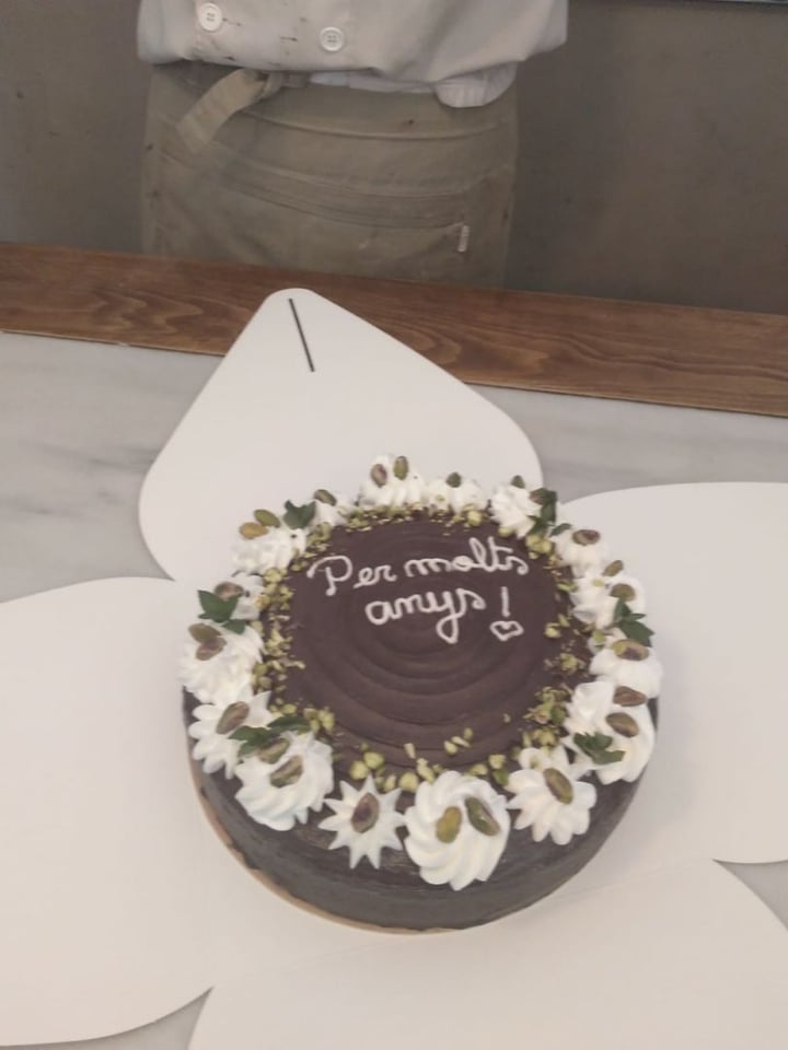review photo of La Besneta Pastel De Cumpleaños Vegano shared by @lauretalaulau on 25 Nov 2019 - review