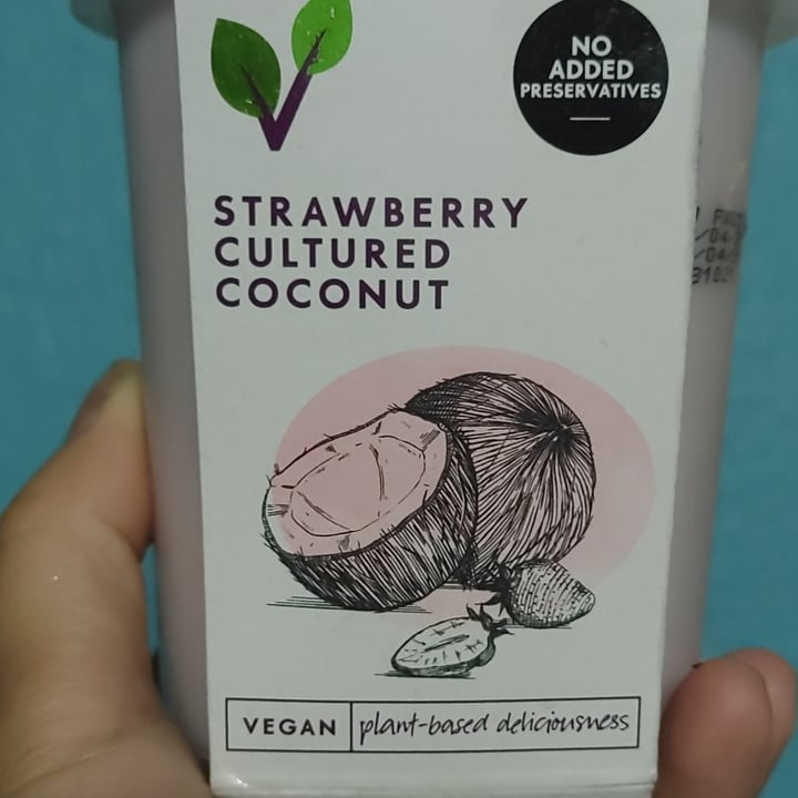 photo of Woolworths Strawberry cultured coconut yogurt shared by @candimcg on  15 Apr 2021 - review
