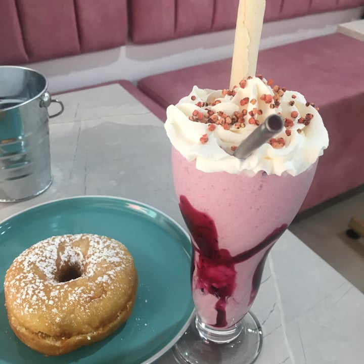 review photo of Frambuesa Pastelería Vegan Malteadas de frutos rojos shared by @veganliz on 24 Mar 2022 - review