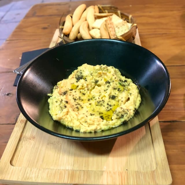 Foto del plato “Hummus con Picatostes”