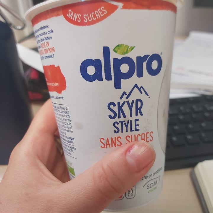 photo of Alpro Skyr style nature sans sucres shared by @facezie on  02 Aug 2022 - review