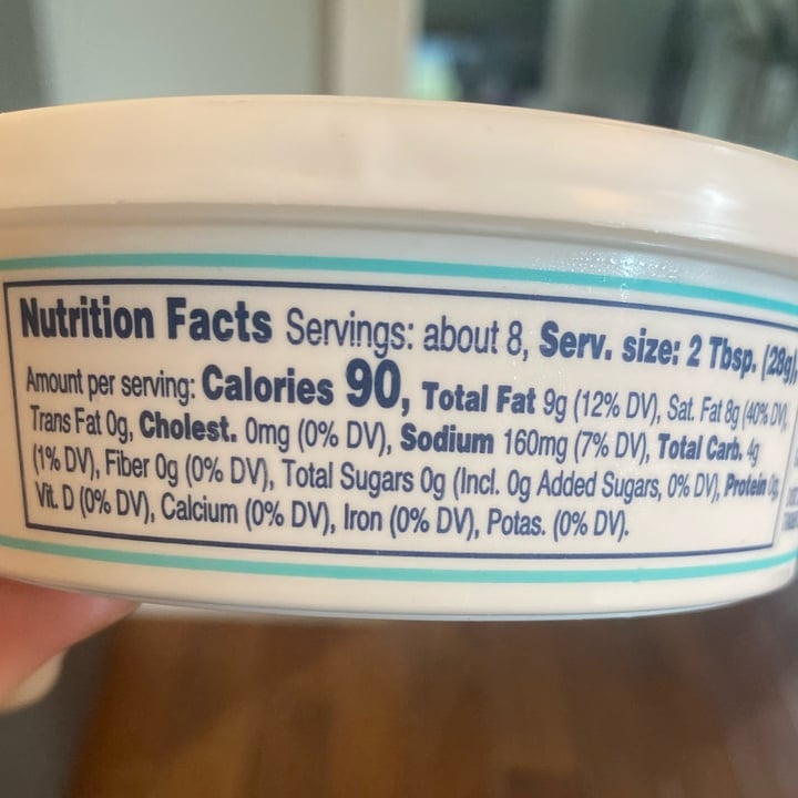 review photo of Trader Joe's Vegan Cream Cheese Alternative shared by @veganabbysway on 24 Jun 2022 - review