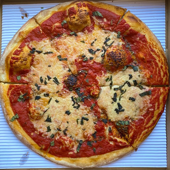photo of Screamer's Pizzeria Margherita pizza shared by @veganfoodcrazy on  25 Jan 2021 - review