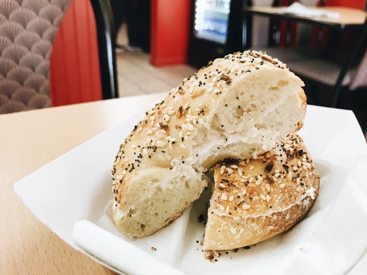 photo of Jersey Bagel Brothers Everything Bagel with Vegan Cream Cheese shared by @thehippiebiscuit on  01 Feb 2020 - review